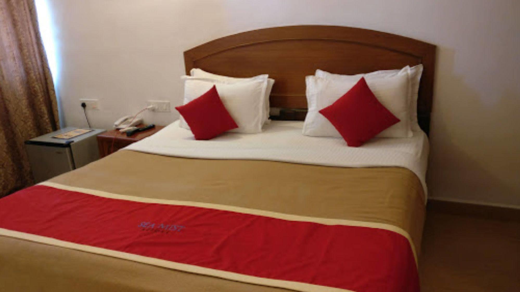 Sea Mist Resort Candolim Extérieur photo
